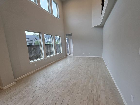 2nd image of 1550 Park Path Dr