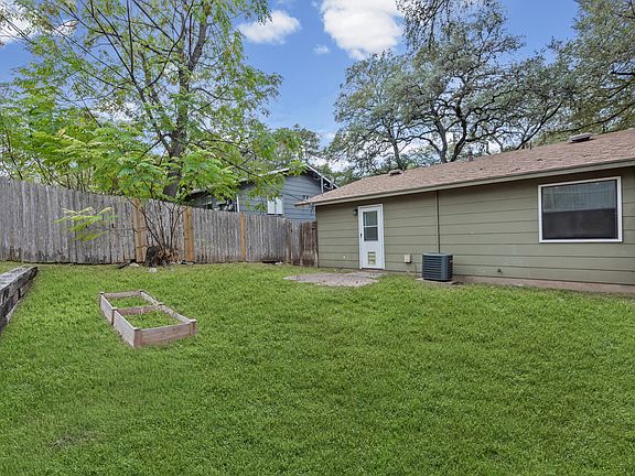 2nd image of 3403 Clawson Rd #B