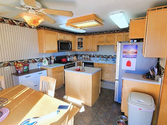 4th image of 104 N East Ave