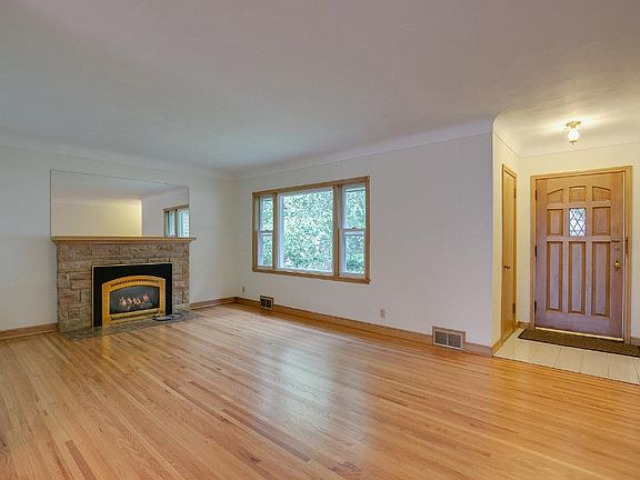 2nd image of 1946 Stanford Ave