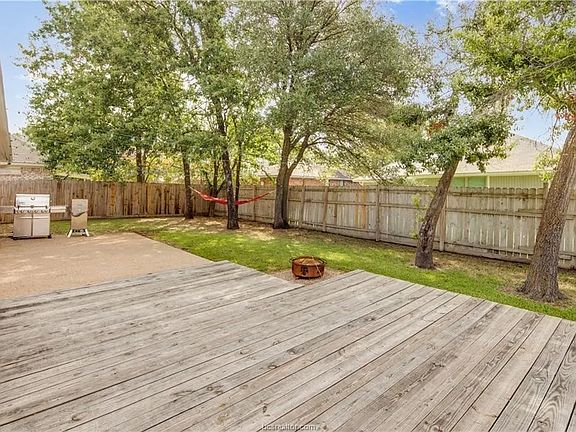 5th image of 1000 Bayou Woods Dr