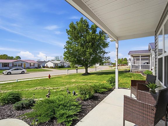 5th image of 262 Taylor Dr