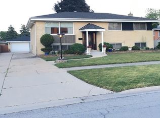 213 Welter Dr, Wood Dale, IL 60191