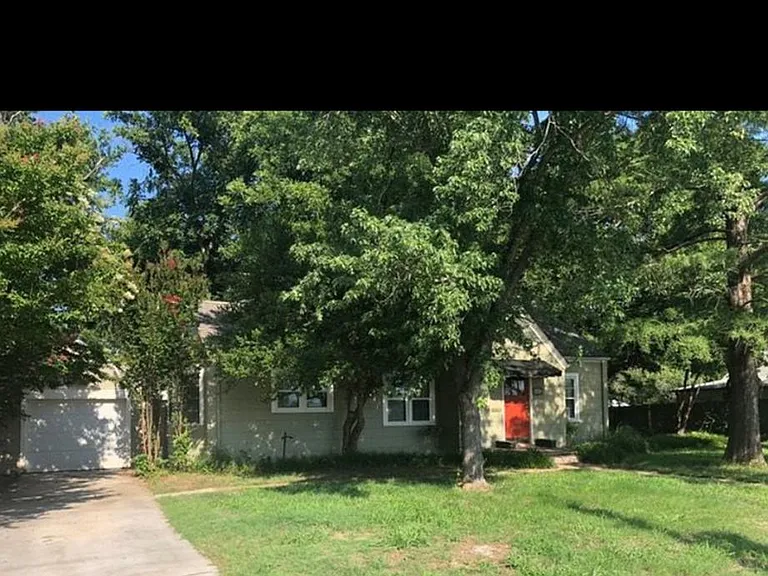 819 S Burdick St — Photo 3