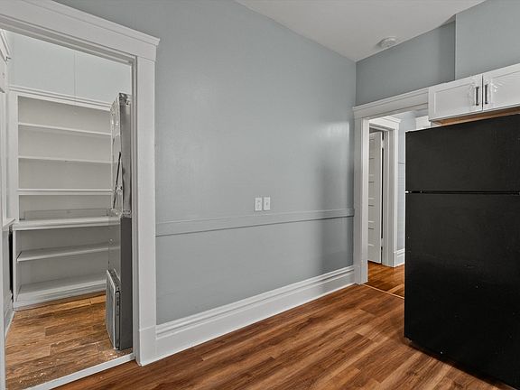 4th image of 820 E 89th Pl