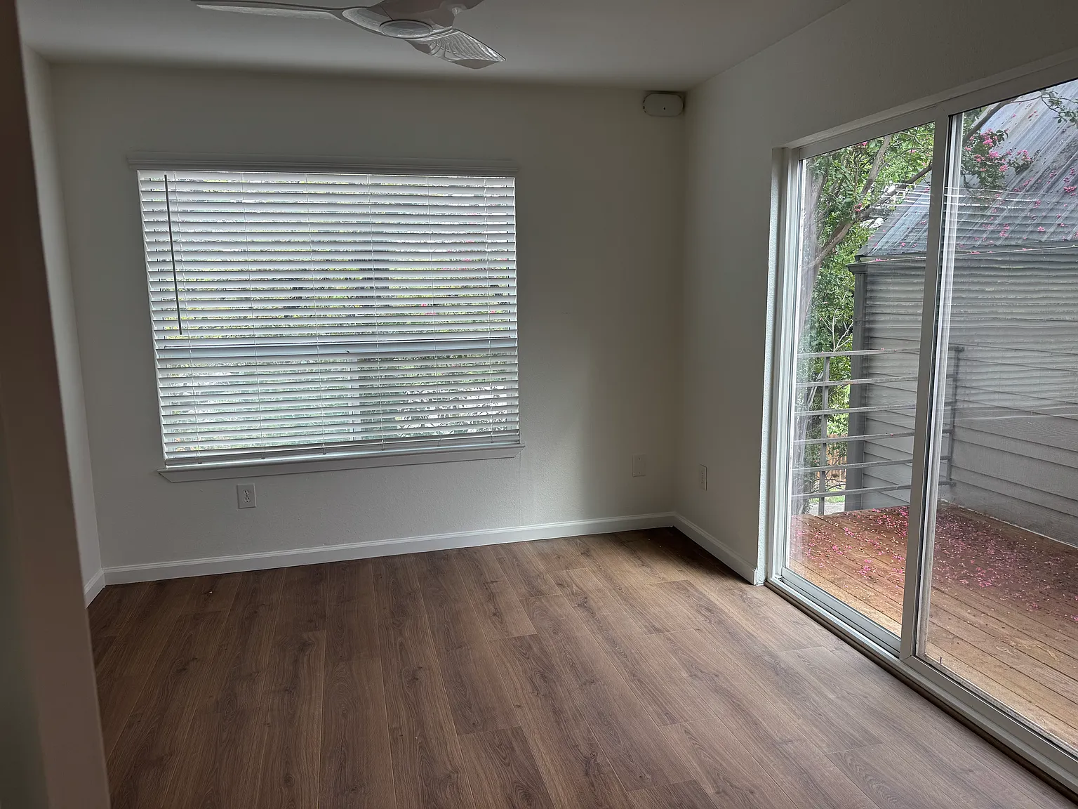 1514 Parker Ln — Photo 3