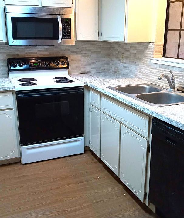 1st image of 392 S 11th St