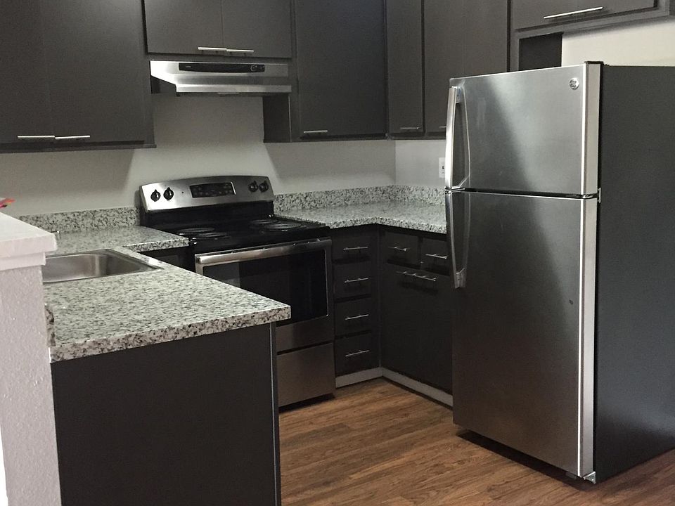 Stainless Steel Appliances and Granite Counter Tops