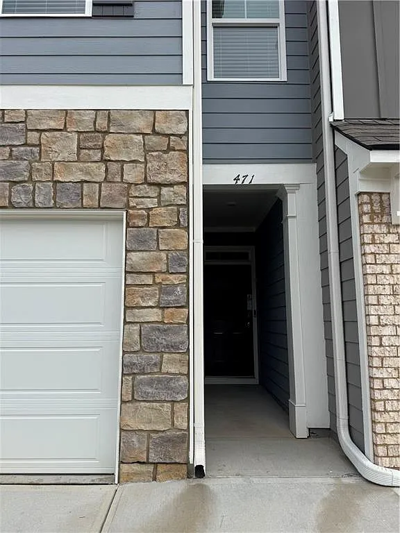 4 bed, 2.5 bath, 1925 sqft, $2,350 — Photo 2