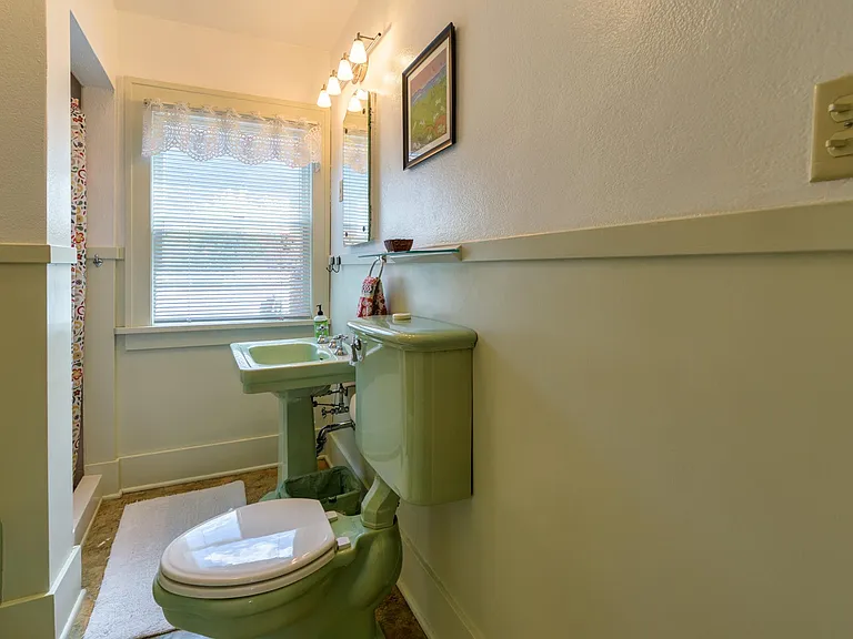 1705 S Higgins Ave — Photo 17