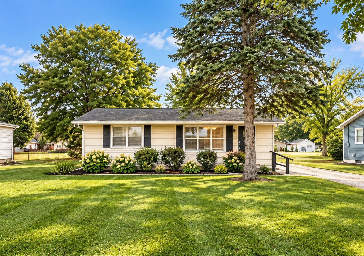 Spacious North Side 2 Bedroom Home with Huge Yard & Garage! — Photo 1