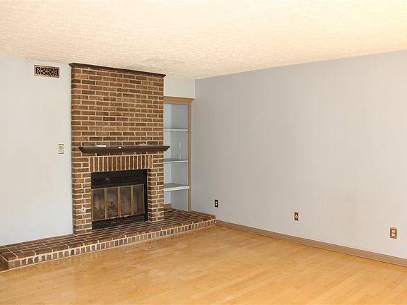 4th image of 1568A Pleasant Valley Ct