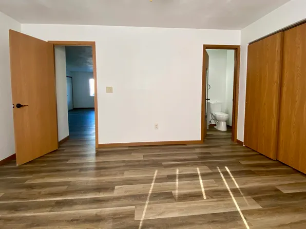 24-24 Hillside Ln, Belleville, IL 62223