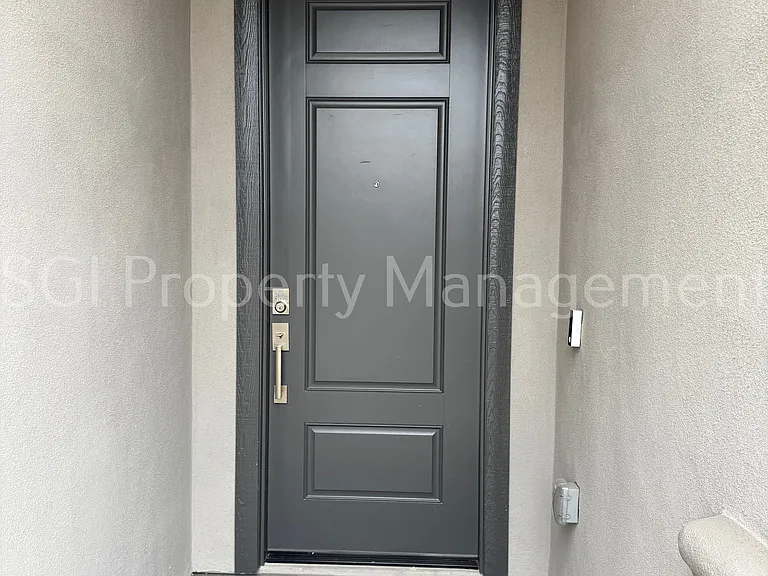 6047 E Sinclair St — Photo 2