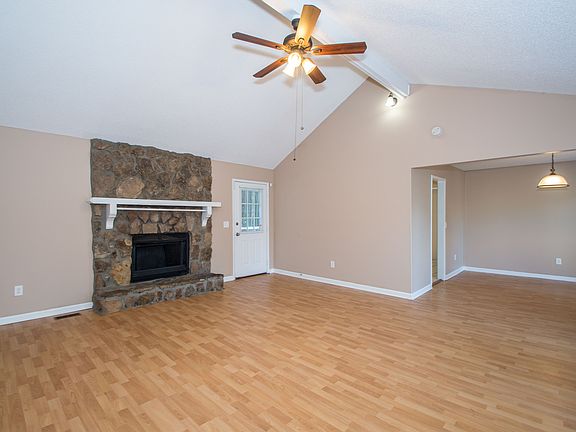 5th image of 2330 Creek Dr