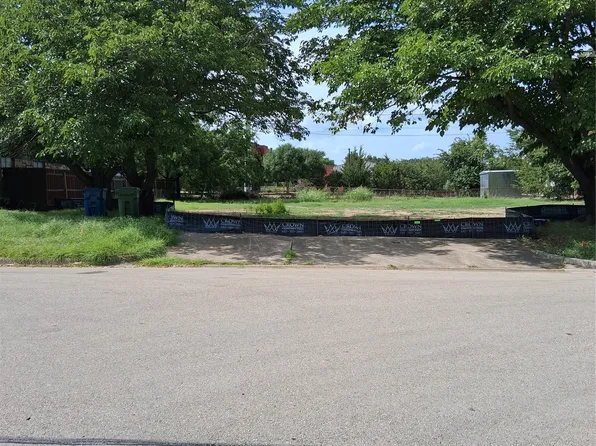 29 Easy St, Grapevine, TX 76051