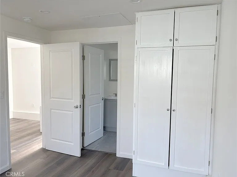 5610 Riverton Ave — Photo 3