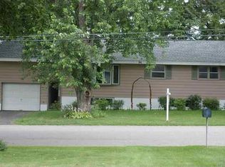 7 Ravenwood Dr, Albany, NY 12205