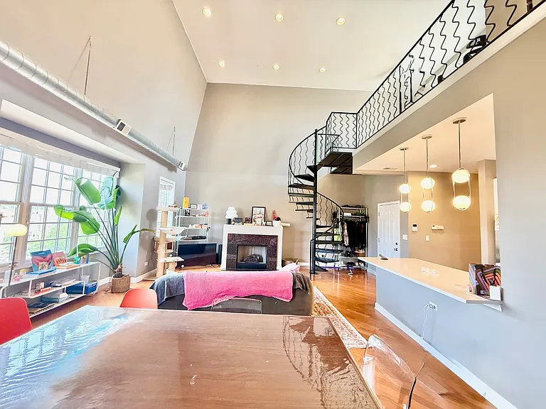2027 W Division St #4 — Photo 7
