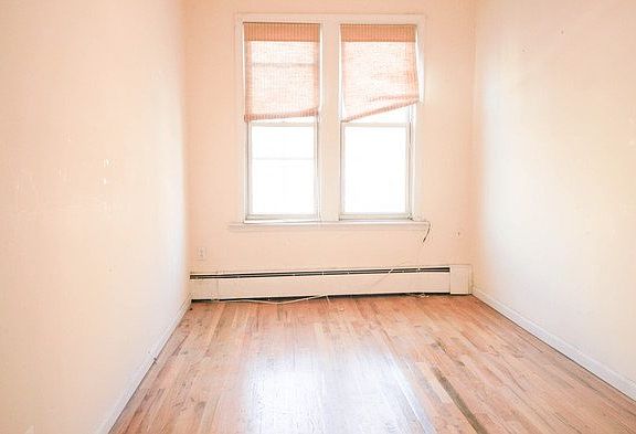 4th image of 11928 Metropolitan Ave #2E