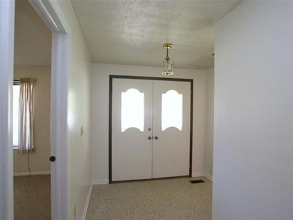 3rd image of 180 Edgefield Dr
