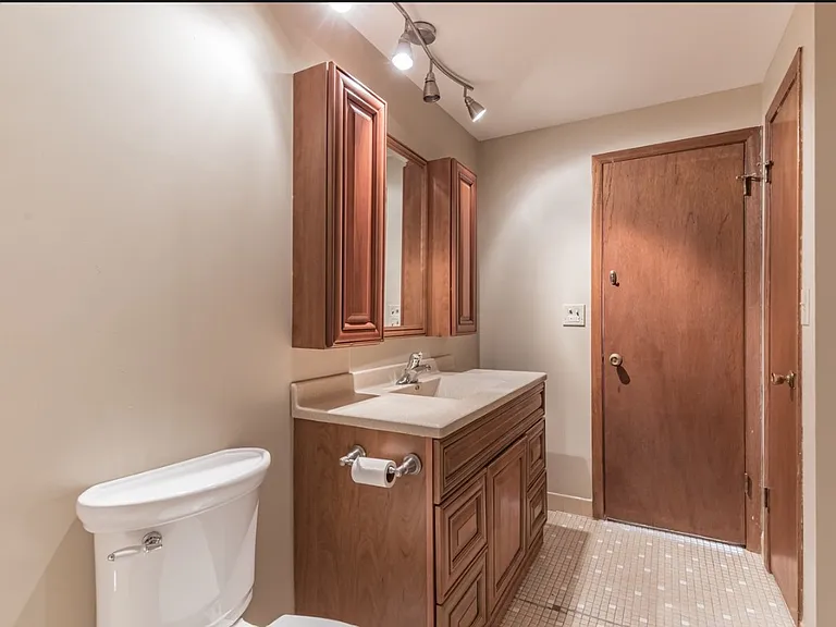2325 N Neva Ave #104B — Photo 8