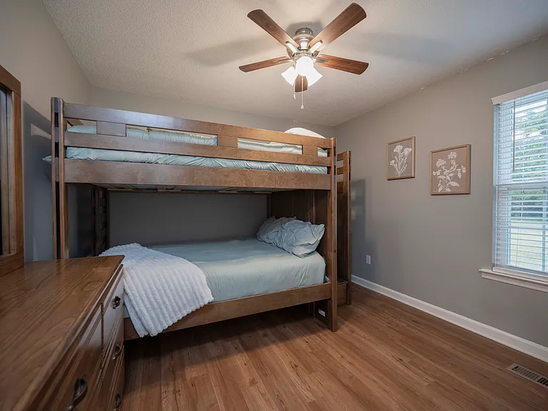 202 Caribou Trl — Photo 32