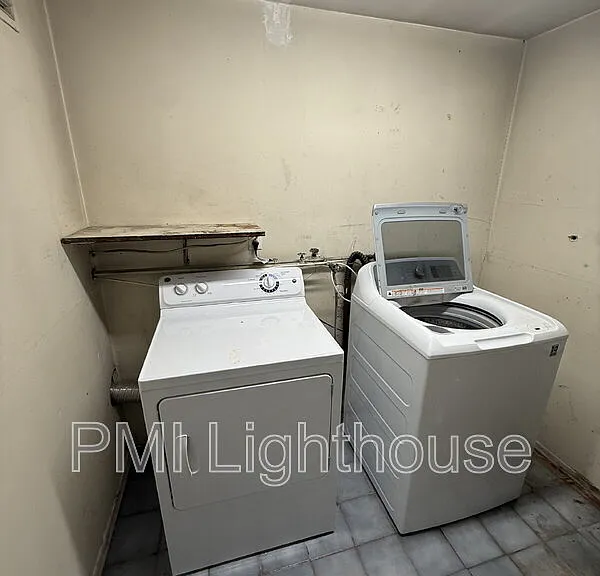 2077 Feuereisen Ave — Photo 18