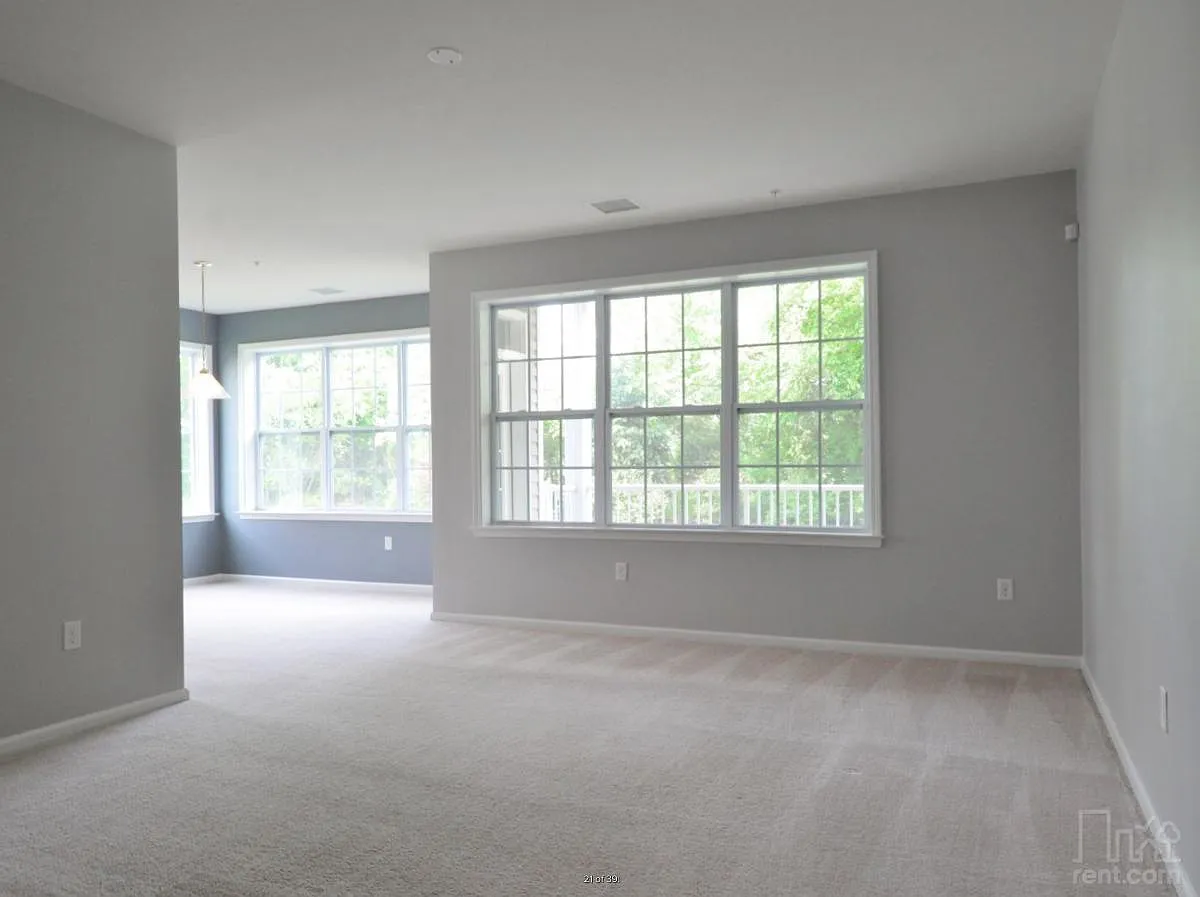 2 bed, 1552 sqft, $2,395 — Photo 2