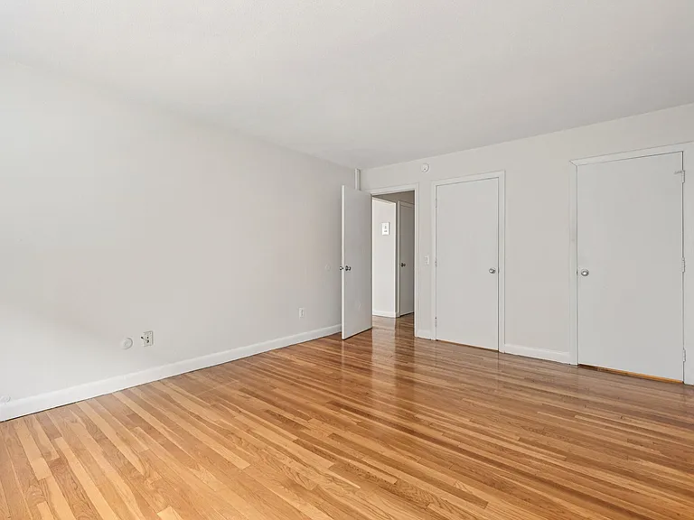 Gardner Street Apartments — Photo 31