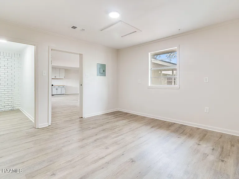 105 Brockton Dr — Photo 16