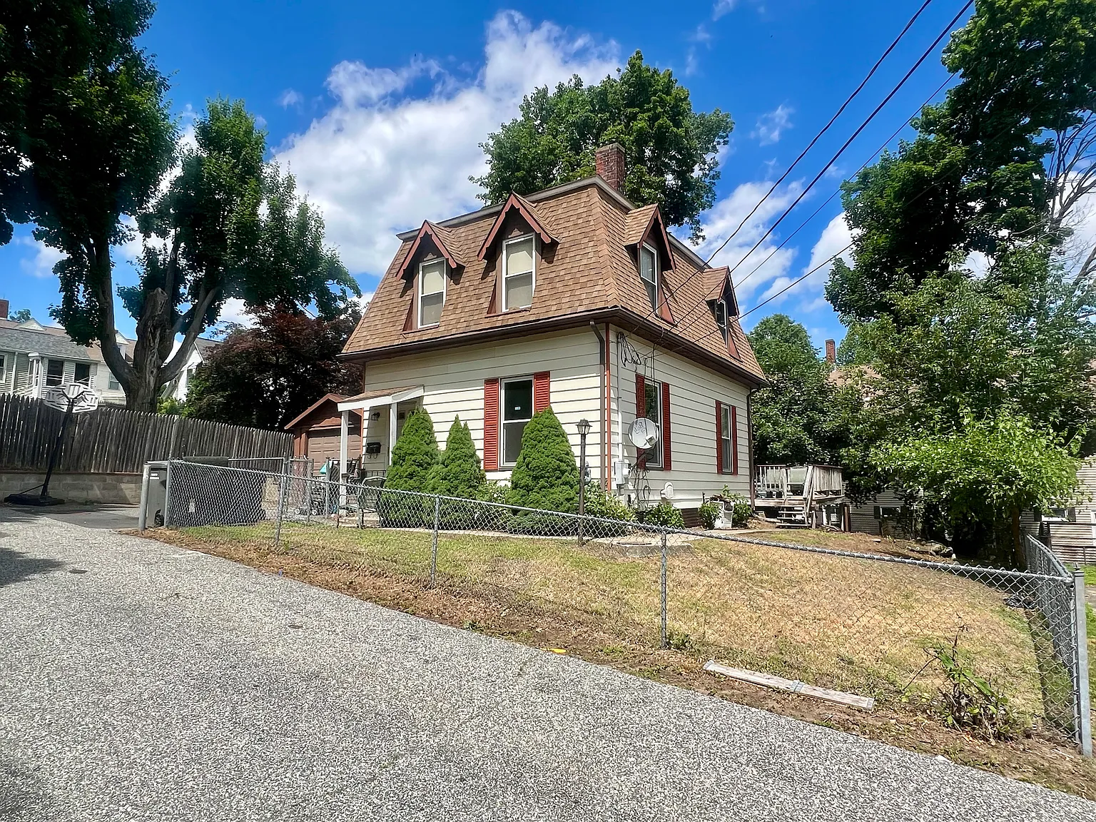 3 bed, 1374 sqft, $3,200 — Photo 2