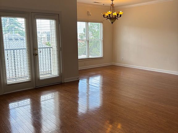 4th image of 116 31st Ave N APT 301