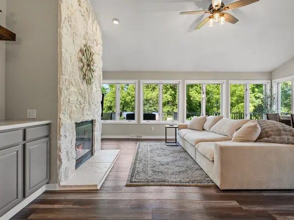 2919 Dolomite Springs Cir, Blue Mounds, WI 53517