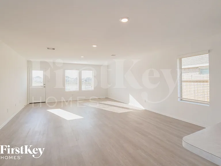 453 Maple Bend Ln — Photo 5