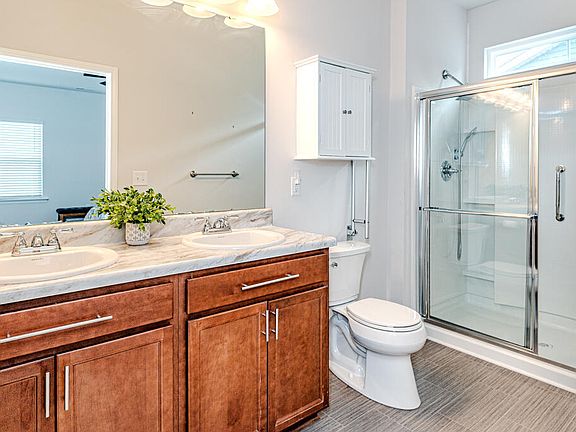4th image of 122 Altair Ln