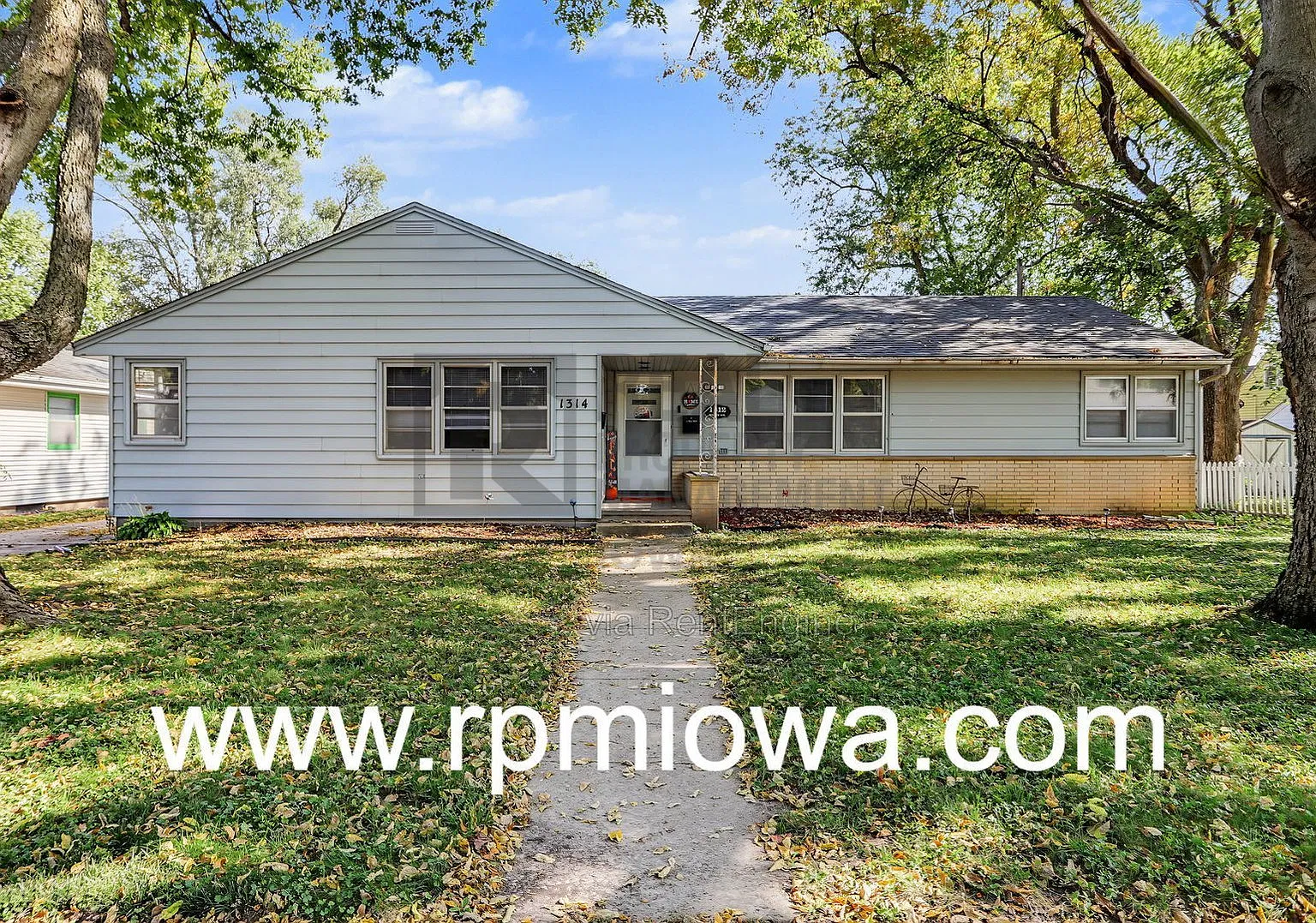 3 bed, 2.0 bath, 816 sqft, $1,545 — Photo 1