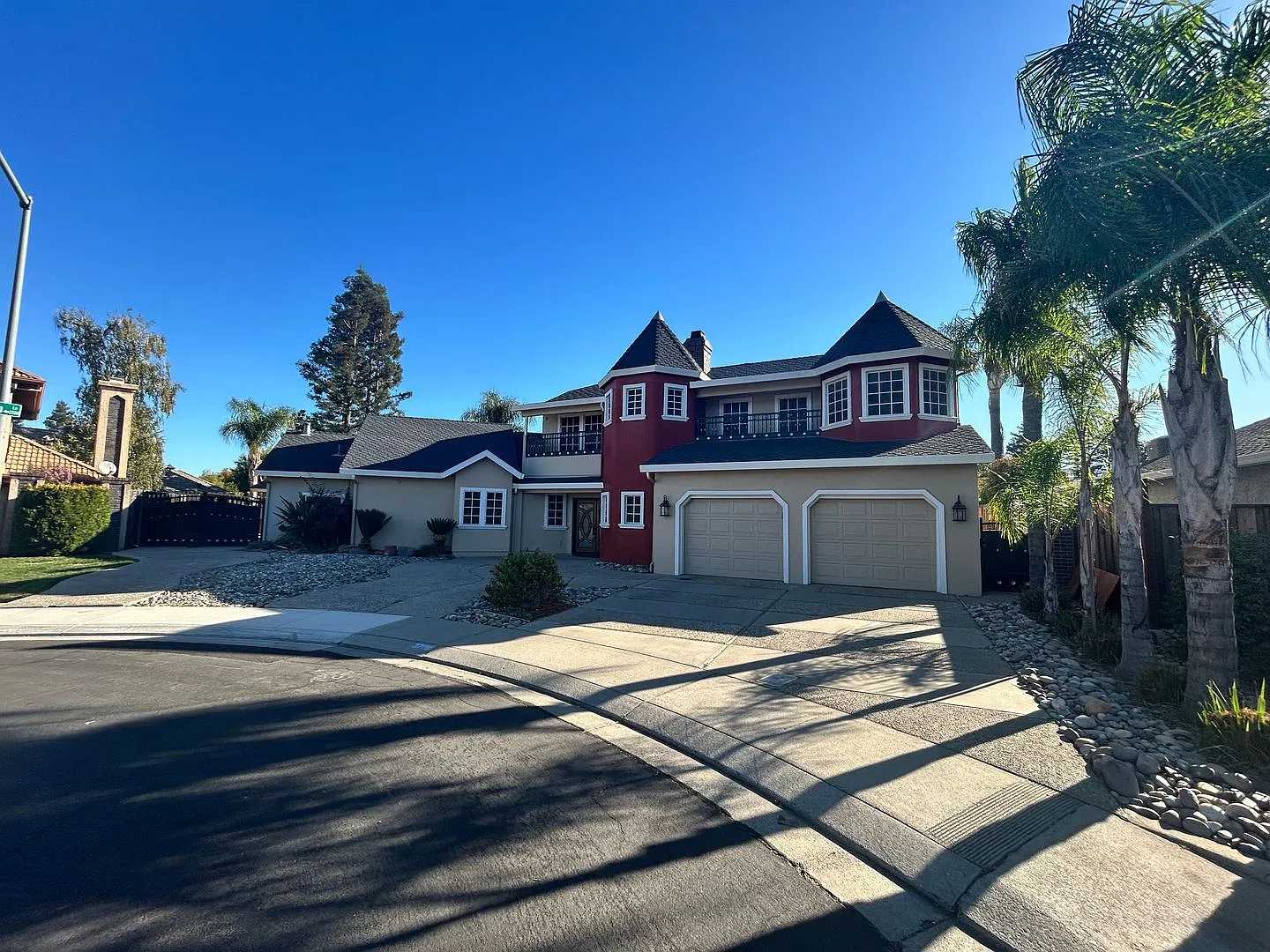 Beautiful 5 Bdrm/3 Bath Home Modesto — Photo 2
