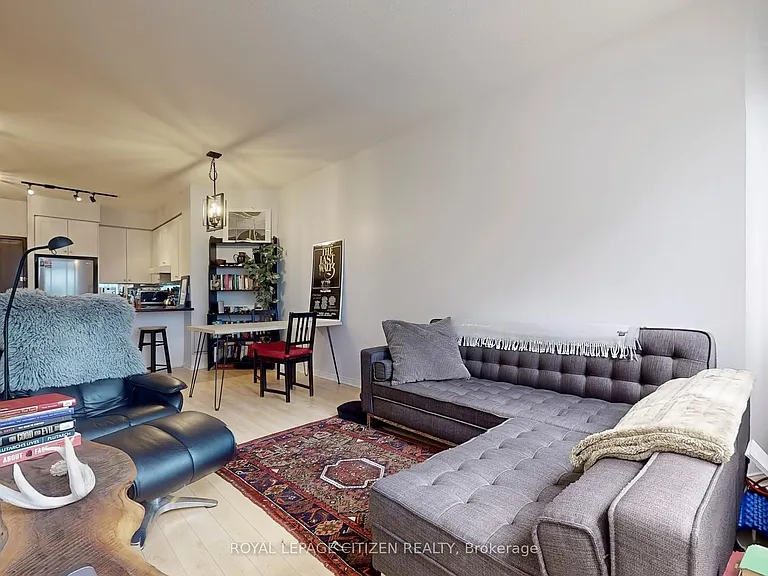 555 Yonge St #302 — Photo 6