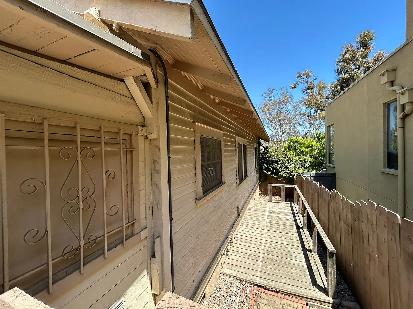 Detached Cottage in Cortez Hills! — Photo 3