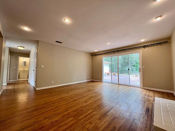 5th image of 1183 Crespi Dr