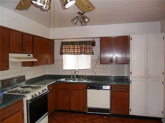 4th image of 1839 Glen Campbell Dr