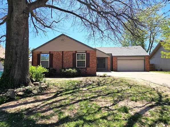 1330 E Woodgate Street, Springfield, MO 65804