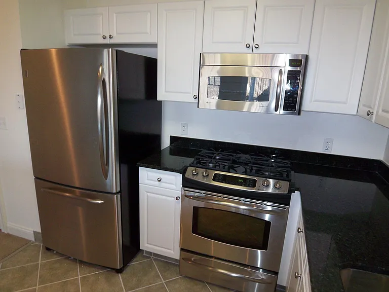 614 Pond St — Photo 10