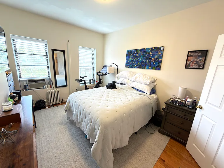 320 E 6th St #10 — Photo 13