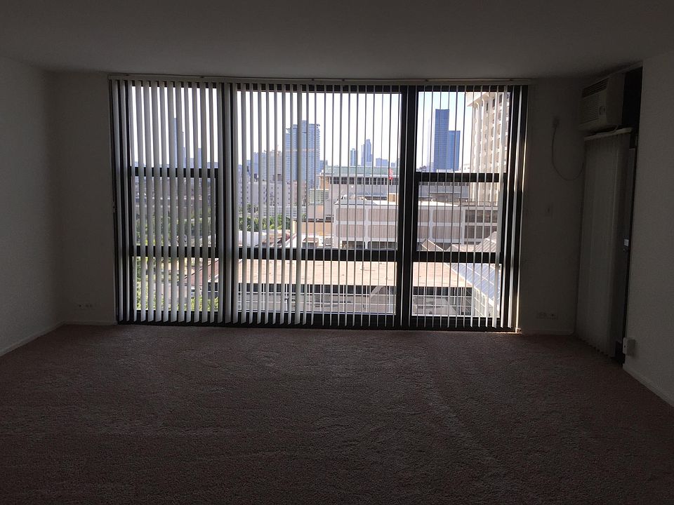 1st image of 2605 S Indiana Ave Unit 704