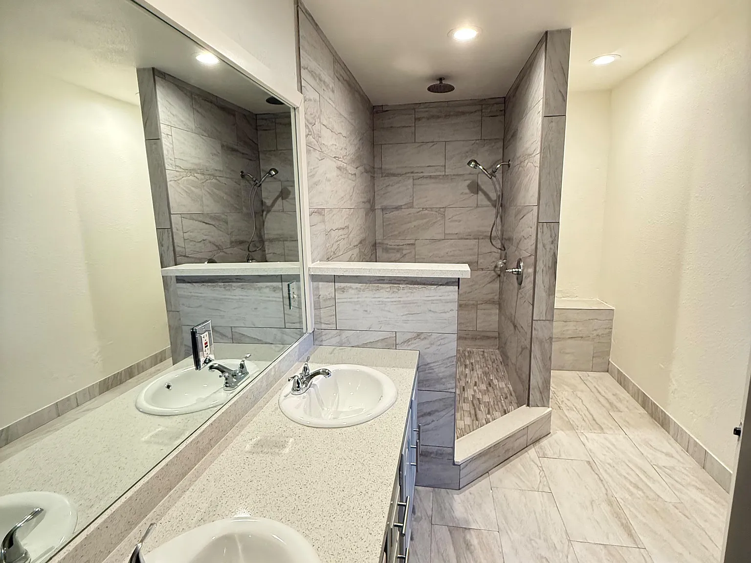 4 bed, 4.0 bath, 2394 sqft, $1,252 — Photo 4