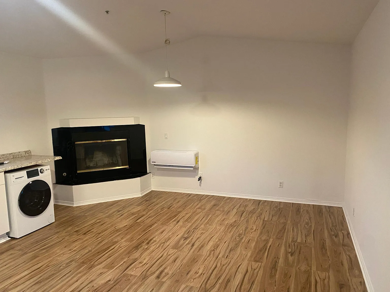 Studio, 460 sqft, $1,799 — Photo 3