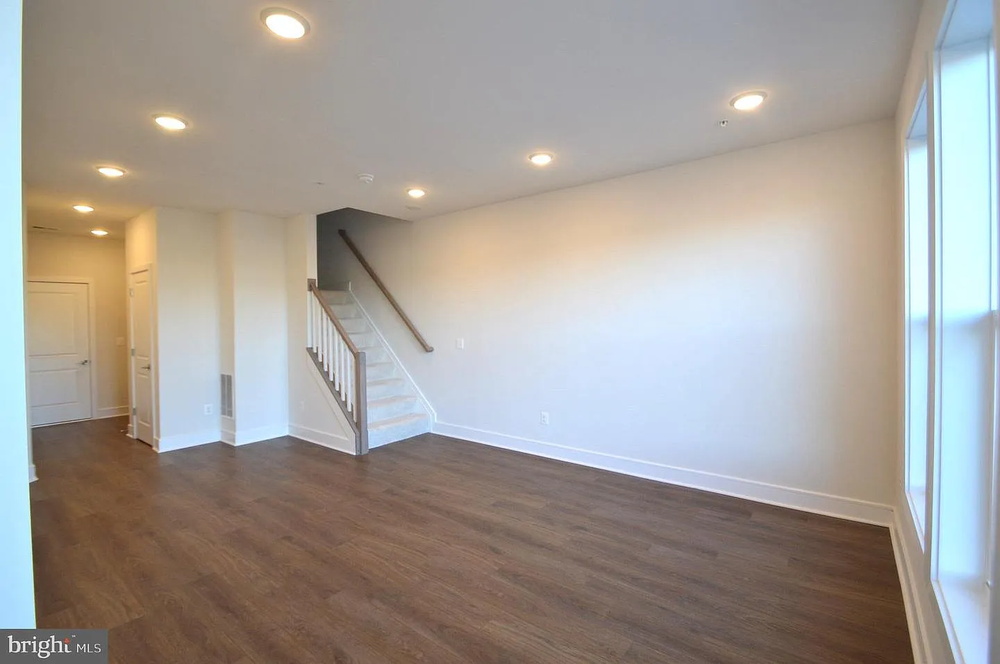 3 bed, 4.0 bath, 2324 sqft, $3,195 — Photo 2