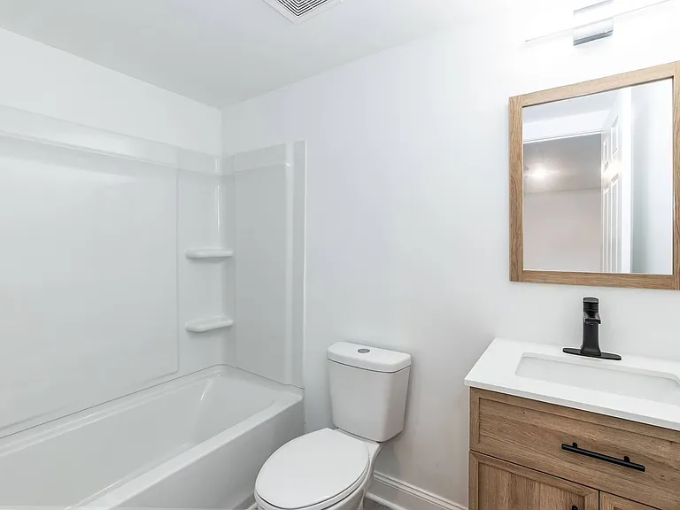 206 Temple Ave — Photo 17